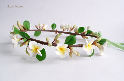 Веночек с плюмерией.