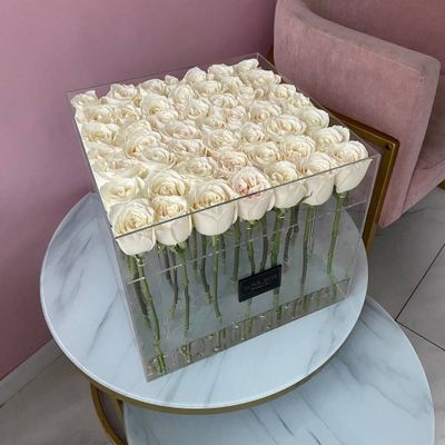 Стеклянный куб с белыми розами  XXL