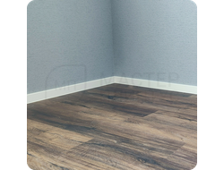 Плинтус ХДФ Dollken Cubu Flex Life 60мм Х 2,5 м 1013/5012 Белый в интерьере 3