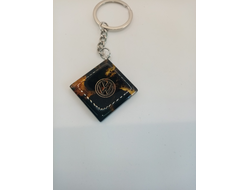 Брелок из натурального янтаря "Volkswagen"