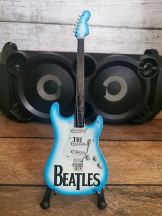 Модель № G3: гитара сувенирная на подставке &quot;Beatles&quot;