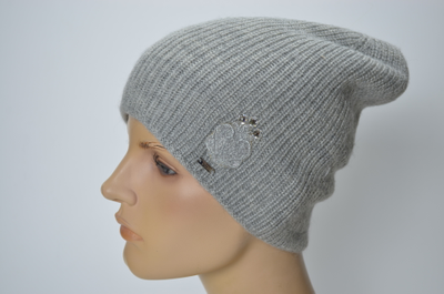 Серая итальянская шапка со стразами