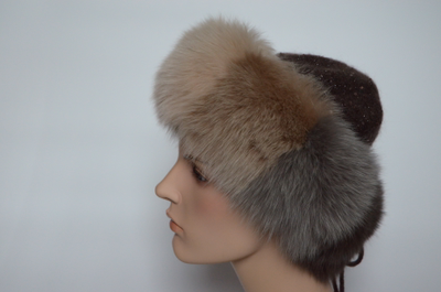 Шапка с меховой оторочкой из меха песца вязаная Италия Визио