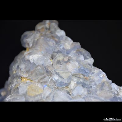 Флюорит- друза фантомных голубых кристаллов с пиритом на породе