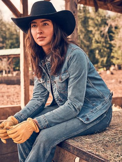 Куртка Wrangler® Women's Long Sleeve Classic Fit Denim Jacket