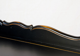 Консоль под ТВ и технику двухуровневая.