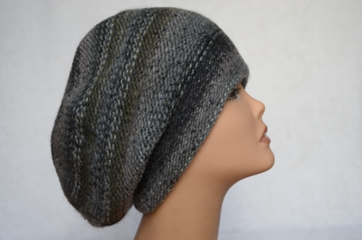 zhenskiy-beret-serogo-tsveta-zimniy-s-payetkami-vizio-italiya