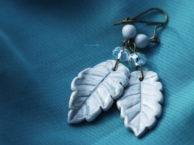 Серьги-листья с хрустальными бусинами "Из сновидений"