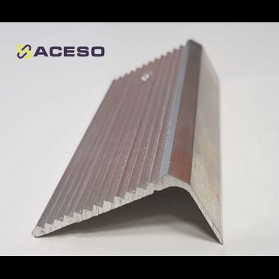 Алюминиевый угловой порог ау-44х23 противоскользящий с рифлением