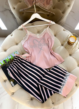4 1. Victoria s Secret
