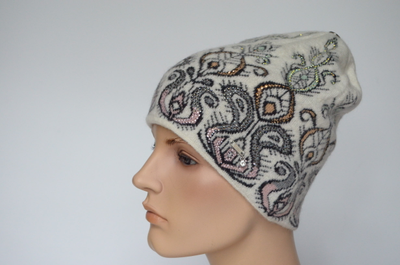 zhakkardovaya-belaya-shapka-so-strazami-vizio-italiya-1036-cy