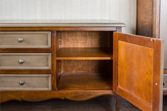 Тумба под ТВ с 6 ящиками и 2 боковыми дверьми.