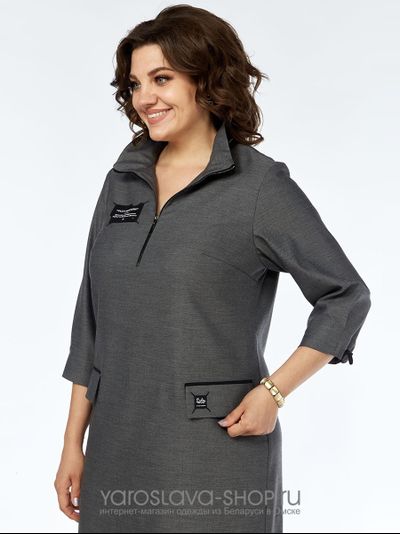 Повседневное платье прямого силуэта в серых тонах