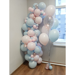 Композиция из шаров на стойке и фонтан "Нежность"