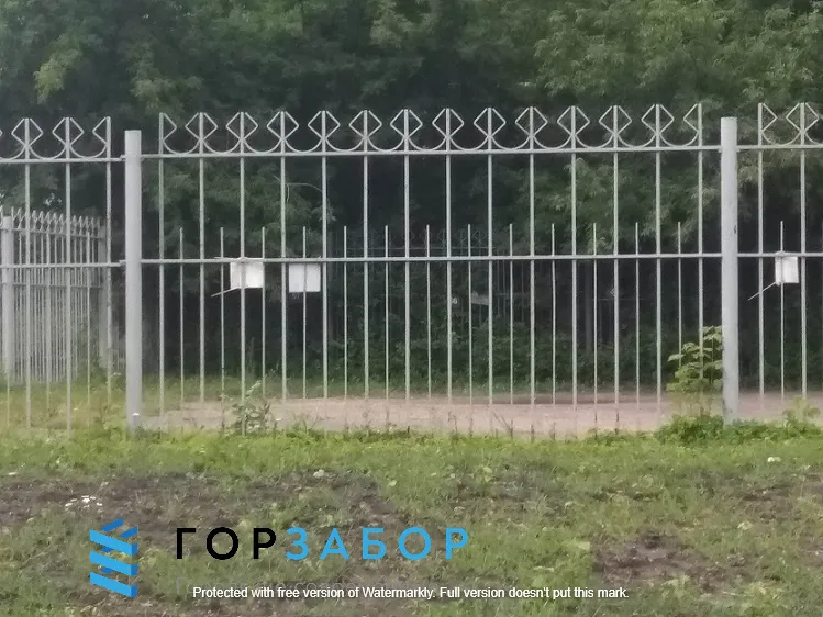 Секционный забор с элементами ковки под ключ