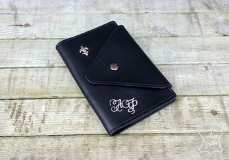 Набор кожаных аксессуаров с тиснением