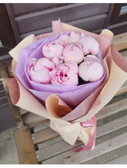 7 розовых пионов