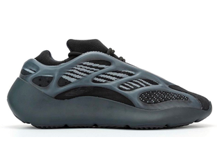 ADIDAS YEEZY BOOST 700 v3 Black