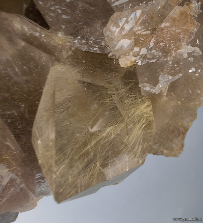 Рутил в кристаллах дымчатого кварца. Бразилия. 150*140*80мм (ААА)