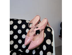 Розовые лакированные мюли