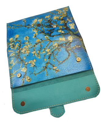 Большое портмоне с хлястиком с принтом по мотивам картины Винсента Ван Гога "Цветущий миндаль"