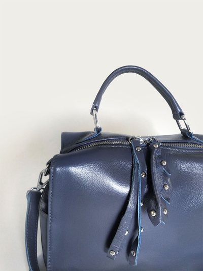 (АРТИКУЛ: 10070/1) СУМКА ЖЕНСКАЯ, НЕБОЛЬШАЯ, НАТУРАЛЬНАЯ КОЖА, ГРЯЗНО-ГОЛУБАЯ, С ПЛЕЧЕВЫМ РЕМНЕМ