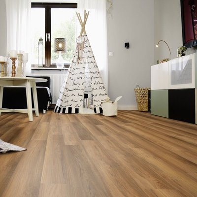 Виниловый пол Wineo 400 Wood Romance Oak Brilliant MLD00119 в интерьере детской комнаты