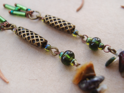 "Сокровище хвойного леса", бохо-серьги с кварцем и чешским бисером