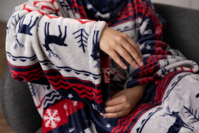 Плед с рукавами "Зимняя сказка" из микрофибры (велсофта)