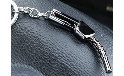 Брелок «Пистолет бензобака» металл, ХРОМ/ТЁМНЫЙ