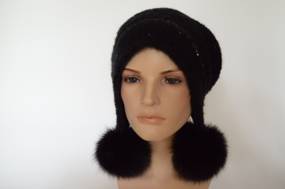 chernaya-vyazanaya-shapka-ushanka-s-pomponami-vizio-italiya-6970