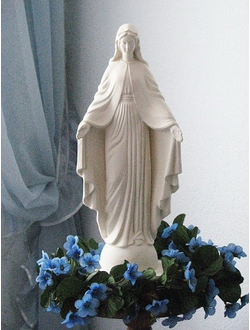 Статуя богородицы