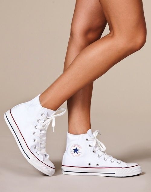 белые высокие кеды Converse