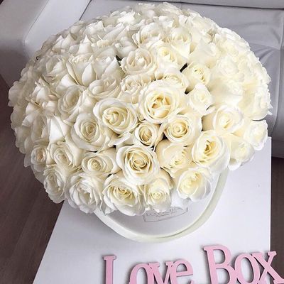 Букет в шляпной коробке с  розами XXL