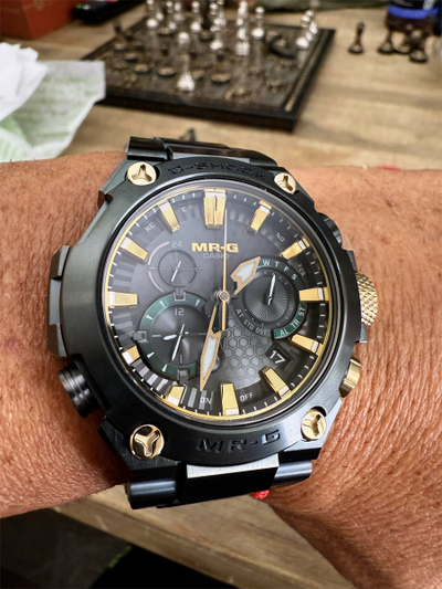 Часы Casio G-Shock MRG-B2000BG-3A