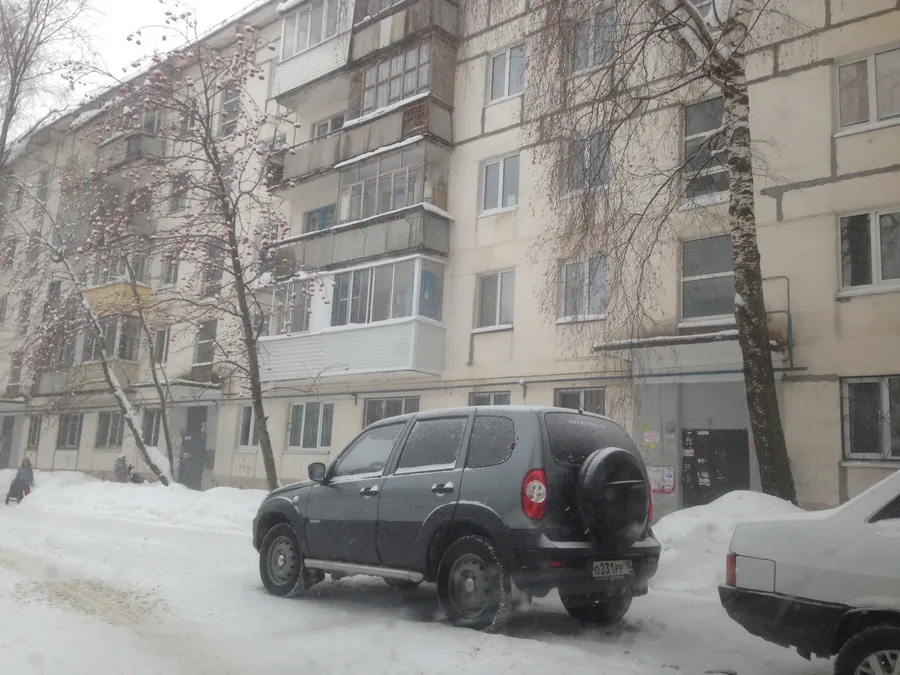 Установка и обшив балкона снаружи, гобразного балкона по улице Автозаводской