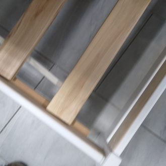 Кровать  из массива с мягким изголовьем