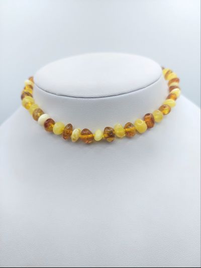 Детские бусы из обработанного янтаря через узелок арт.1