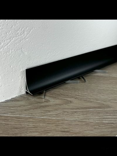 Плинтус Pro Design Corner L 584 Черный