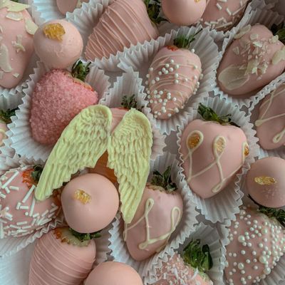 Клубника с голубикой в шоколаде