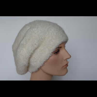 Вязаный лохматый берет белого цвета  для женщин Vizio Италия 6957