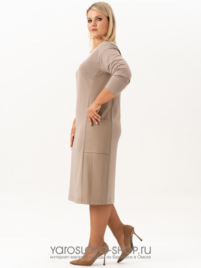 Базовое женское платье прямого кроя в бежевом цвете