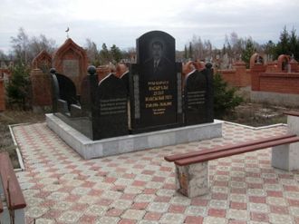Тройной надгробный мусульманский памятник