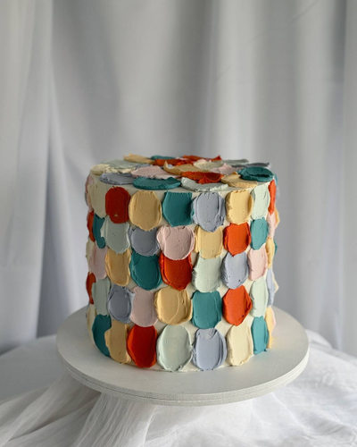 Торт с кремовым оформлением