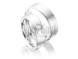 Платиновые широкие обручальные кольца с бриллиантом принцесса в женском кольце прямоугольного профил