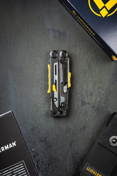 Leatherman Signal black с чехлом на кнопке