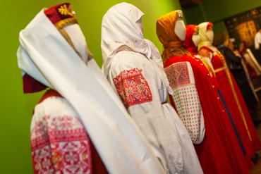 Выставка народного костюма в галерее Глазунова