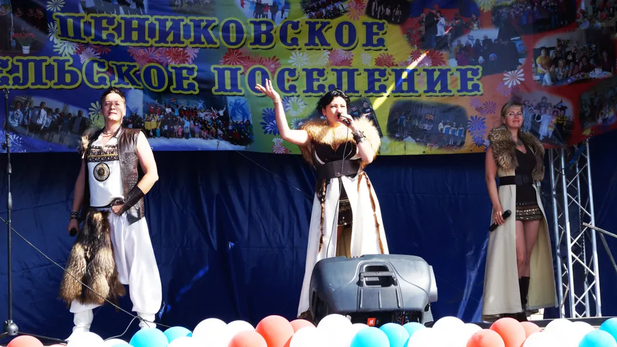 Артисты на празднике