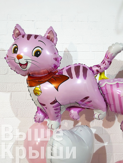 Шар в виде розового котенка в наборе шаров на выписку