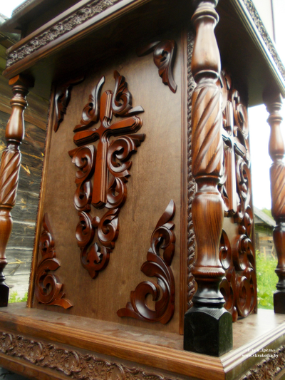 Часть резного аналоя